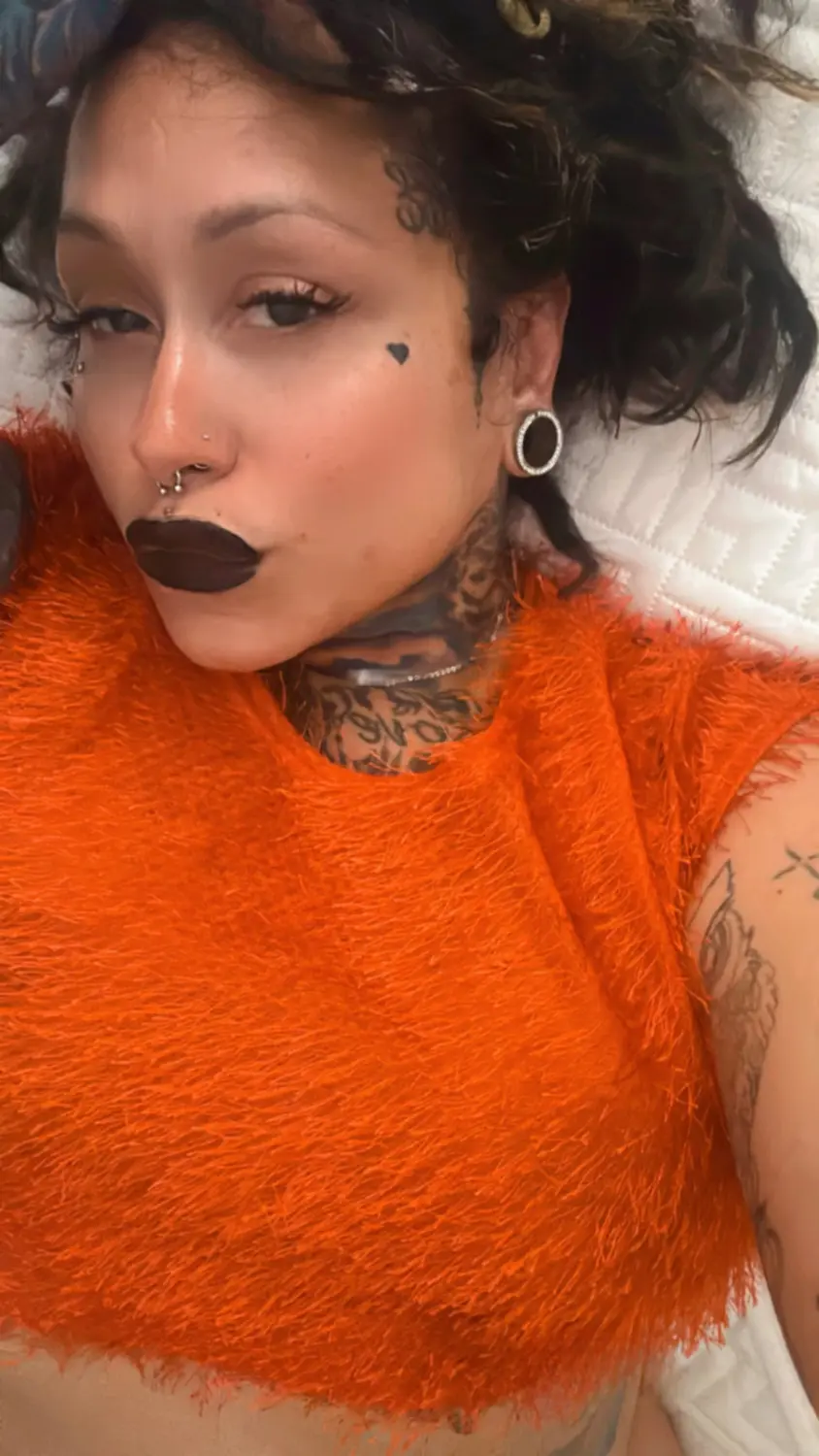 Story by Violet Flore